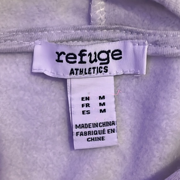 A cropped short cut crop top. - Picture 2 of 2